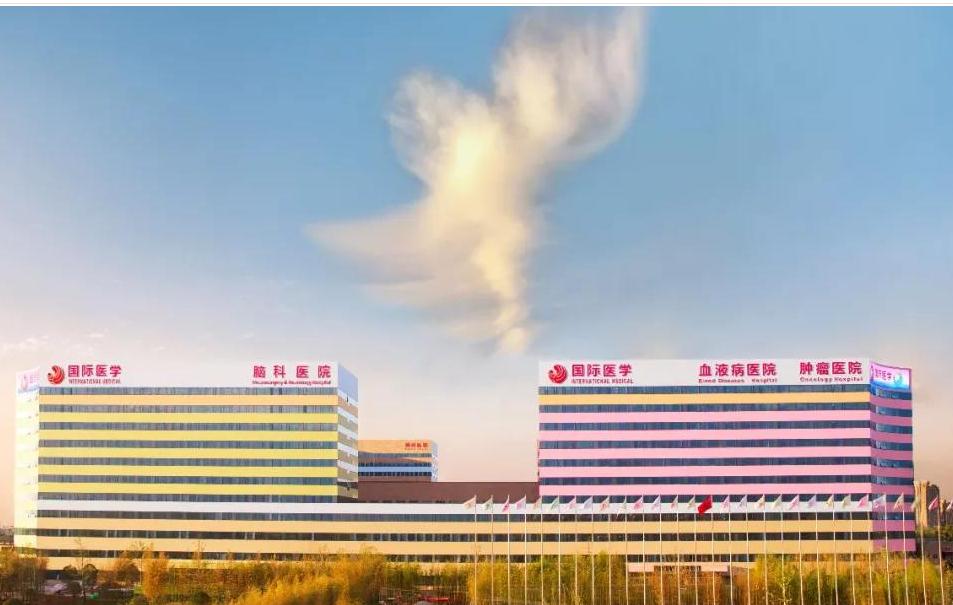 三秦都市報(bào)報(bào)道—開(kāi)診百天為何屢克急危重癥疑難疾?。拷颐匚靼策@家醫(yī)院背后的故事