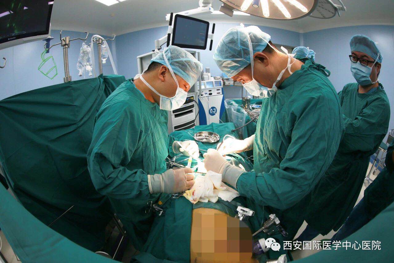 重磅！我院成功完成西北首例四代達芬奇機器人輔助房間隔缺損修補術(shù)
