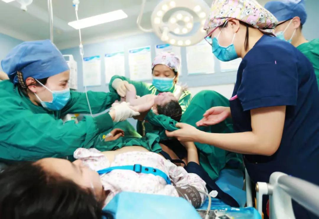 華商云健康—迎新春，西安國際醫(yī)學中心醫(yī)院第一個“金牛寶寶”來啦！
