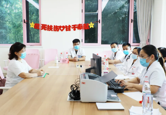 不掛號(hào)，解決多個(gè)問(wèn)題，多學(xué)科MDT聯(lián)合門(mén)診讓更年期女性少跑腿，更安心！